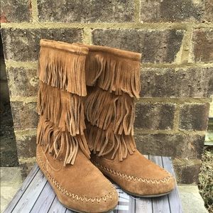 Youth fringe moccasins in box